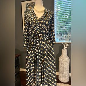 Audrey whitmore multi color dress with pockets and tie. In EUC. Size L